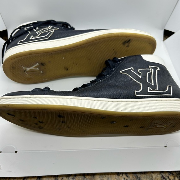 Louis Vuitton sneakers size 12 - Picture 14 of 16